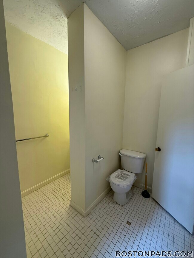 Building Photo - 55 Queensberry St
