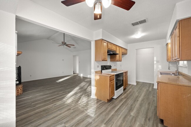 Building Photo - 7509 Echo Hill Dr