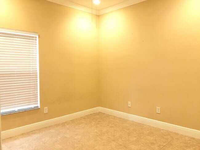 Building Photo - AMAZING HOME WITH LAKEFRONT VIEW!