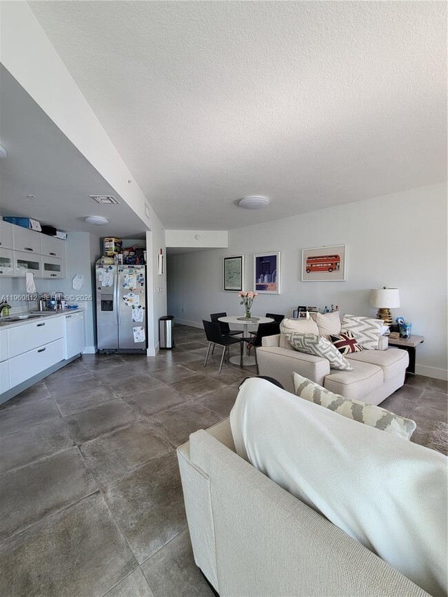 Building Photo - 6580 Indian Creek Dr