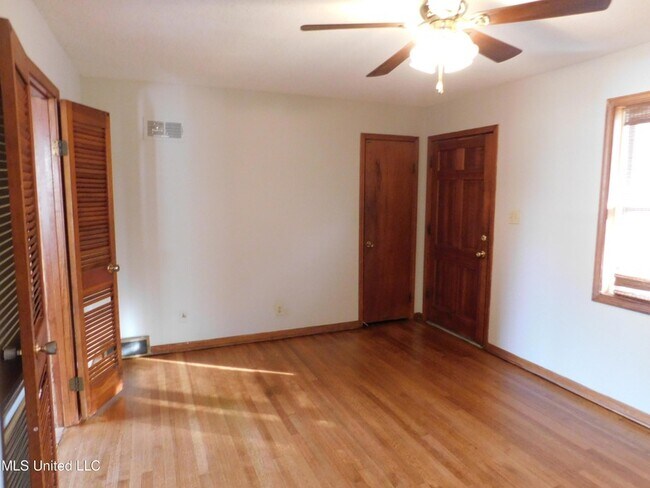 Building Photo - 8349 Cedarbrush Dr