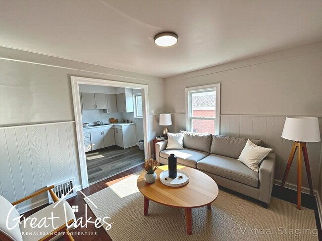 Building Photo - Charming 2 Bedroom 1.5 Bathroom now availa...