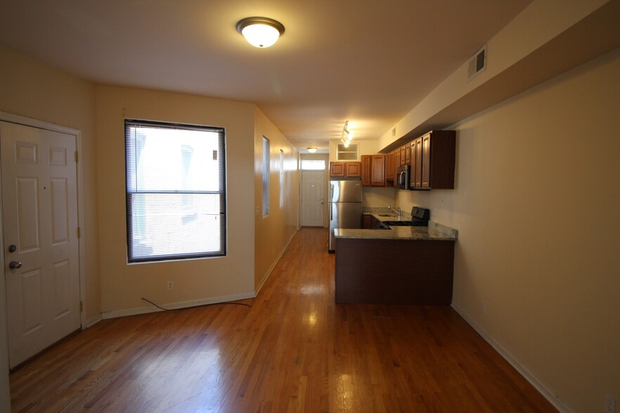 Building Photo - 3318 W Lawrence Ave