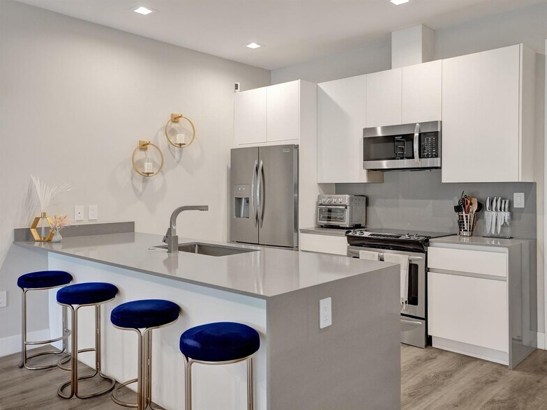 Building Photo - 1604 SW 4th Ave