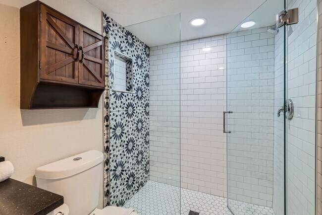 Building Photo - Highlands 2 BDR Turnkey Home