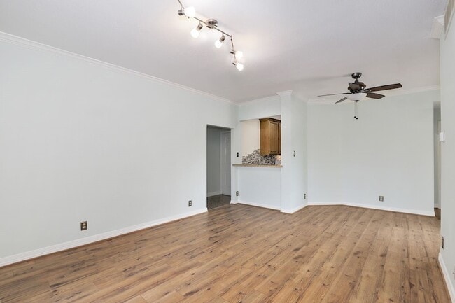 Building Photo - 2209 S Braeswood Blvd
