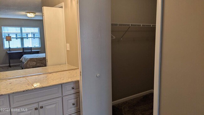 Building Photo - 1006 Greenwich Dr