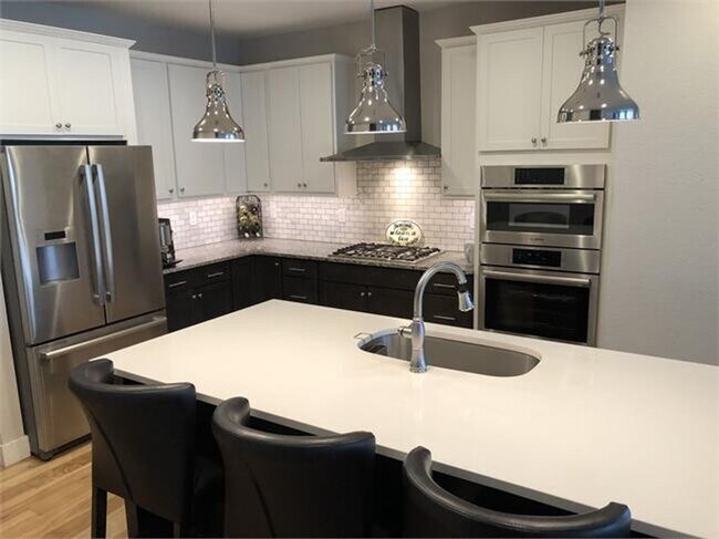 Building Photo - Four Bedroom Townhome with 2-car Garage Available for Rent in Longmont