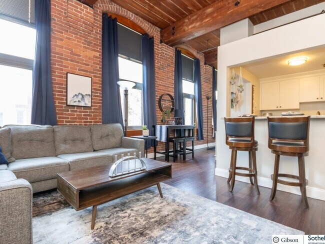 Primary Photo - 326 W 2nd St