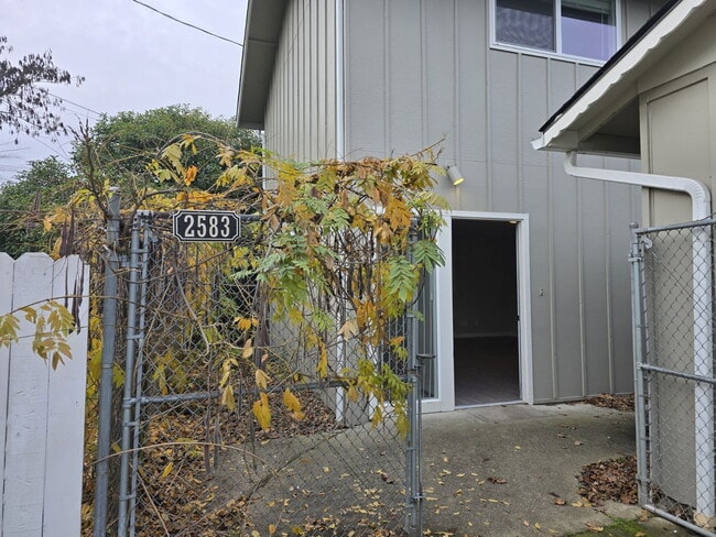 Building Photo - 2583 W Bradford Ct