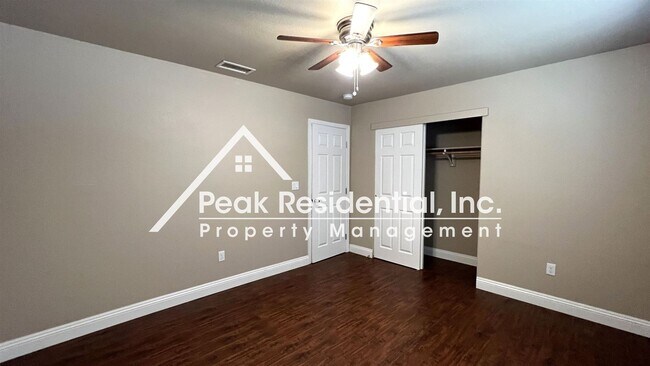 Building Photo - 3 br, 1 bath House - 6525 Hazel Ave