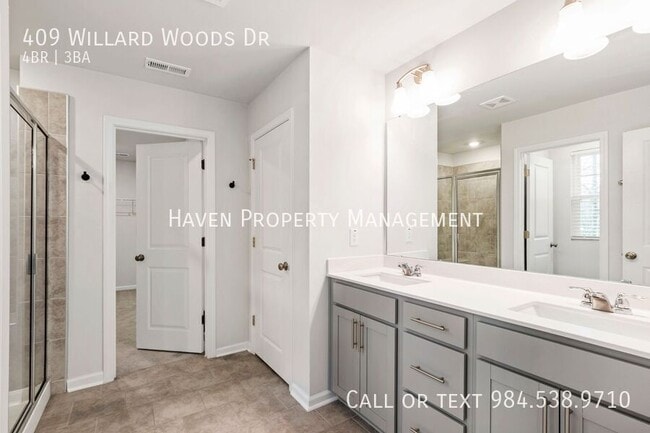 Building Photo - 409 Willard Wds Dr