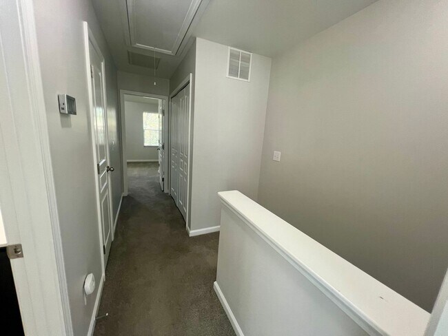 Building Photo - 832 Cupola Dr
