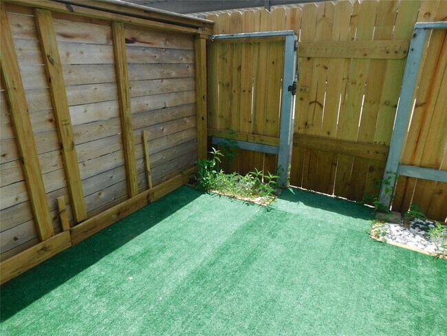 Building Photo - 9200 W Bellfort Ave