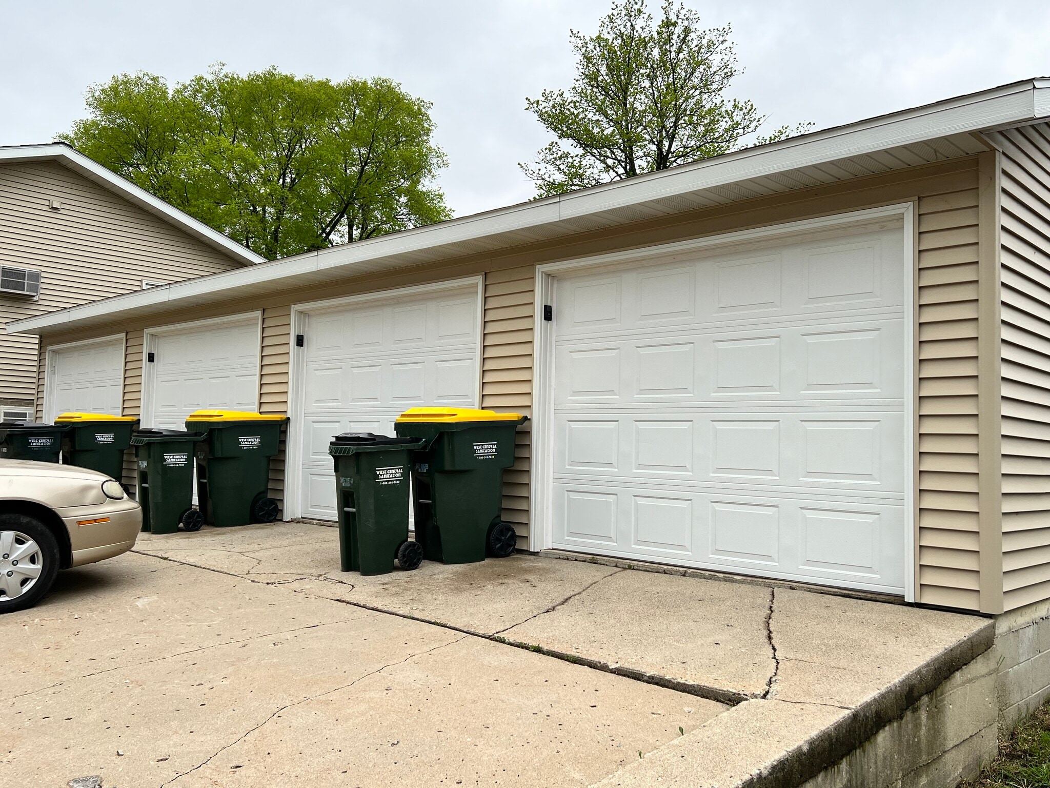 Garage - 606 S Halvorson St