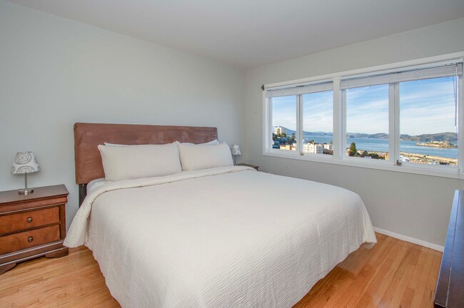 Building Photo - Top Level Stunning 1 Bedroom Furnished Fla...