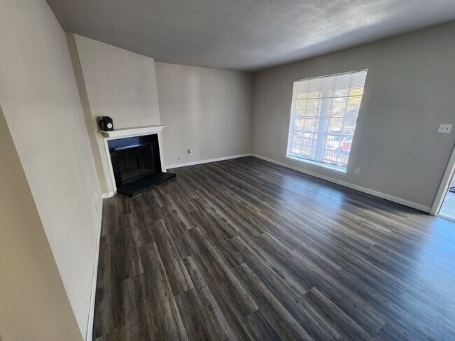 Building Photo - NOW LEASING 2 BEDROOM