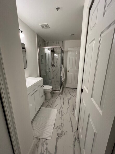 Guest bathroom - 121 Timberbrook Ln