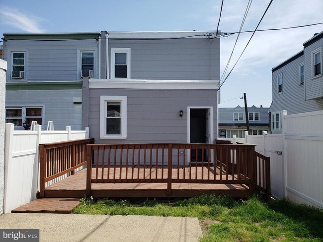 Building Photo - 136 Westdale Rd