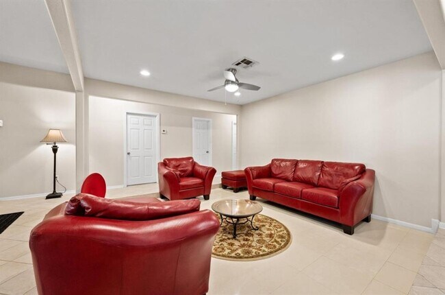 Building Photo - 2331 Carleen Rd