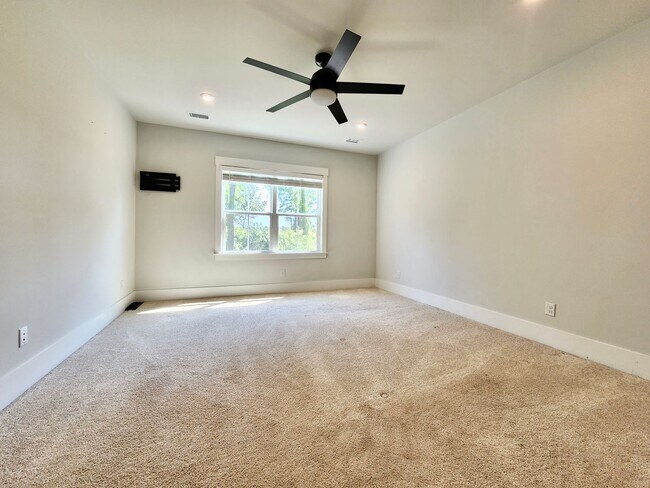 Building Photo - Like new beauty in Point Hope - Charleston