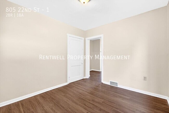 Building Photo - 805 22nd St