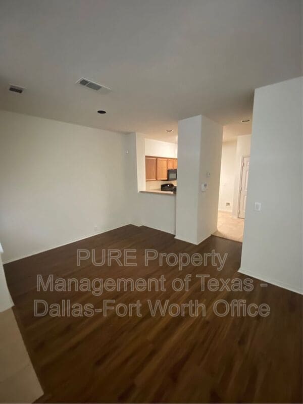 Building Photo - 2734 Hyde Park Dr
