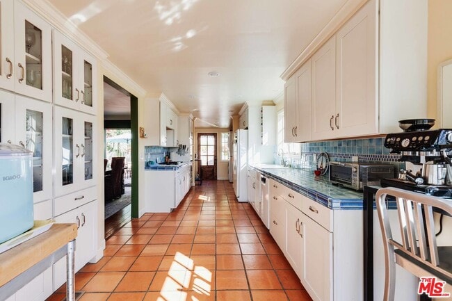 Building Photo - 3024 Angus St