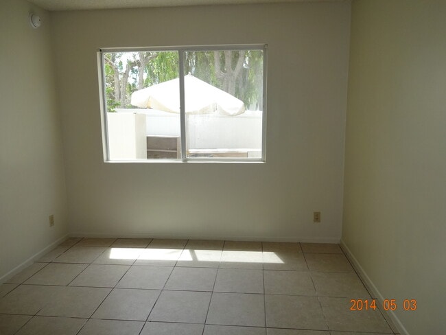 Building Photo - New Listing!