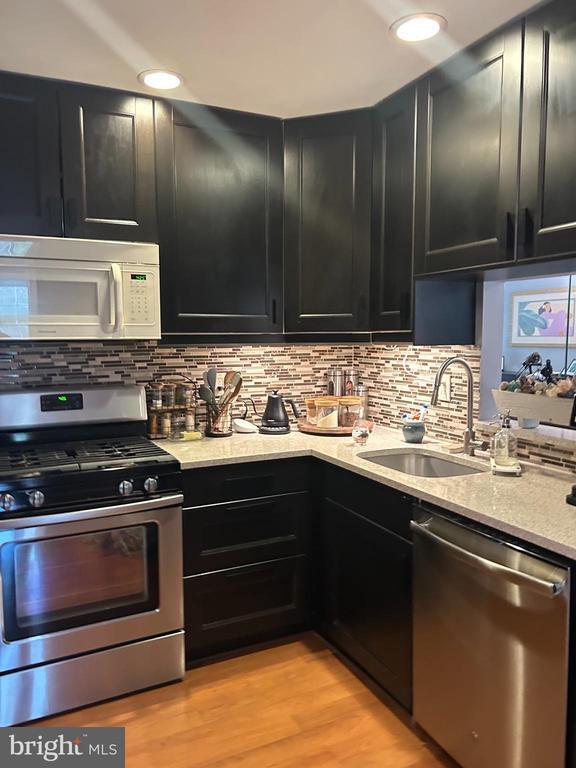 Building Photo - 13 Quince Ct