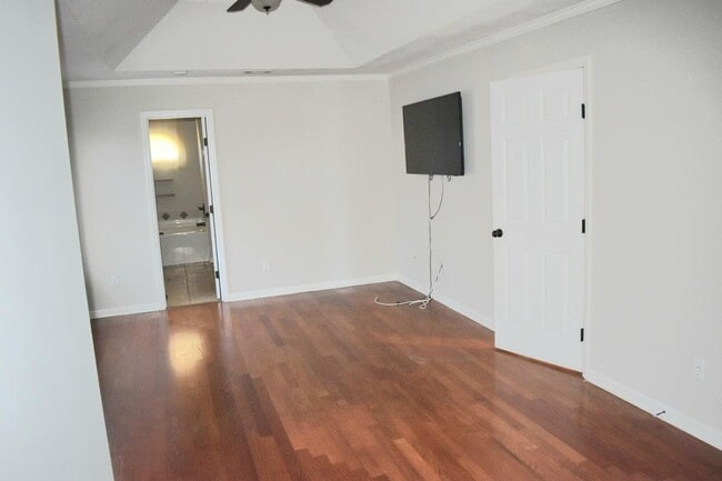 Building Photo - 1889 Long Creek Falls