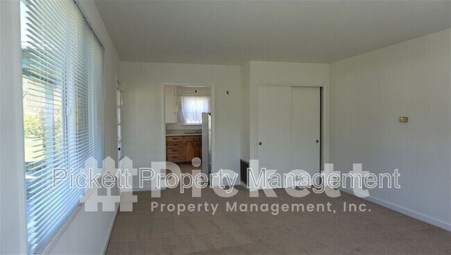 Building Photo - 17900 Noll Rd NE