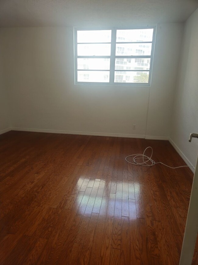 Building Photo - 3801 S Ocean Dr