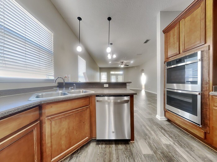 Building Photo - 9251 Hawkeye Dr