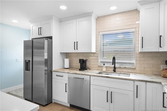 Building Photo - 901 E Madison Ave