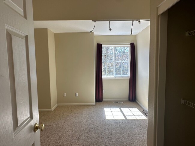 Building Photo - Beautiful 3 Bed + Bonus Room, 2.5 Bath Home!