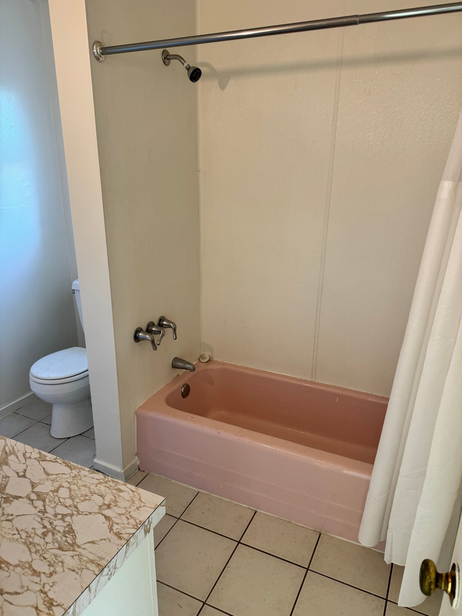 Full Bathroom - 59 Chorro St