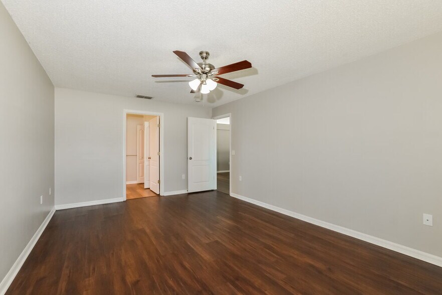 Building Photo - 232 Tiffany Ct