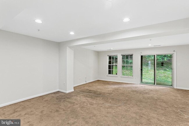 Building Photo - 7039 Oak Grove Way