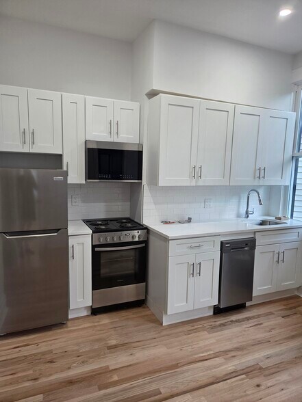 Primary Photo - 2377 32nd St