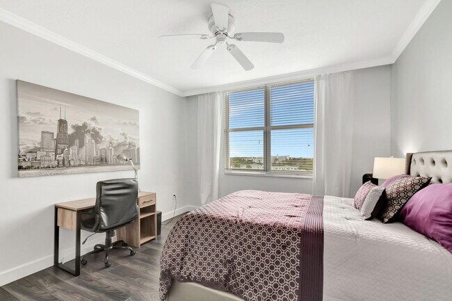 Building Photo - 804 E Windward Way