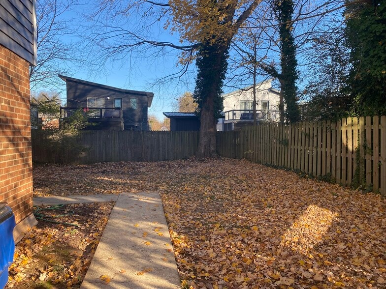 Building Photo - 1011 Mark St