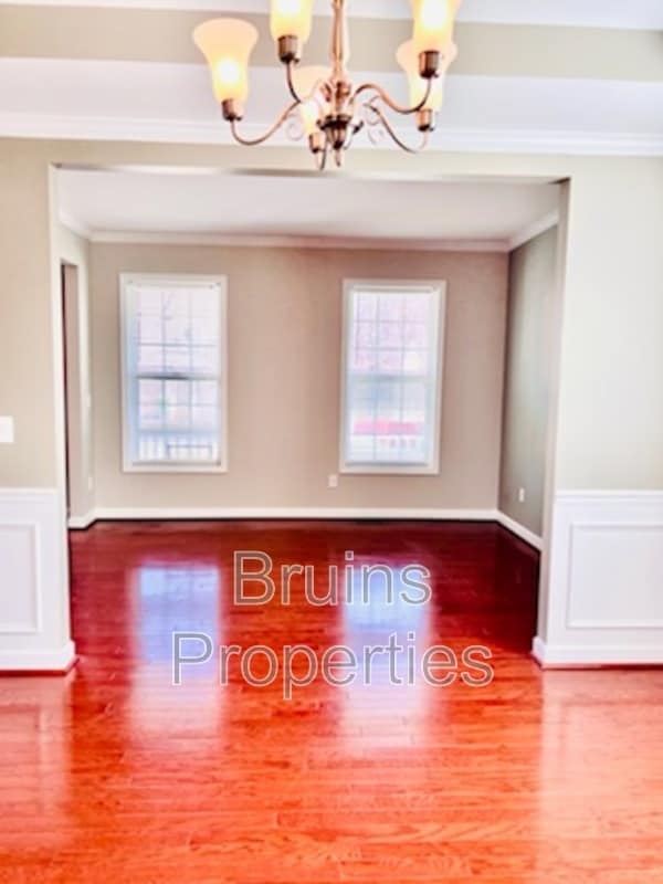 Building Photo - 2324 Alderbrook Dr