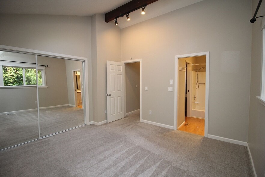 Building Photo - 11731 SW 41st Ave