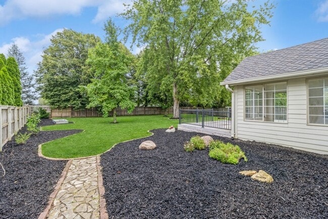 Building Photo - GREAT LOCATION IN COUNTRY CLUB!! 4 Bedroom, 3.5 Bathroom Home in Clive