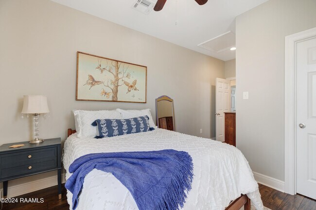 Building Photo - 416 Row 3