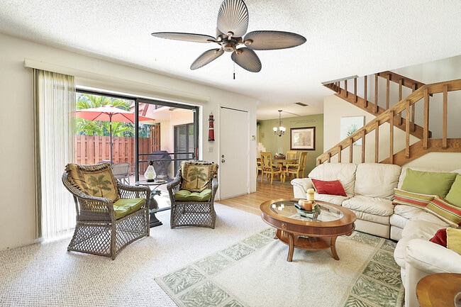 Building Photo - 825 Center St