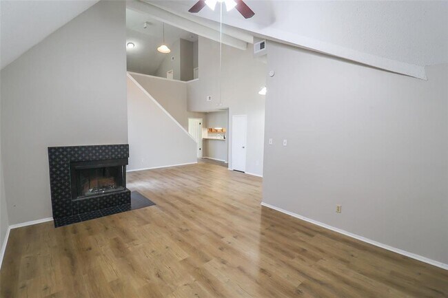 Building Photo - 1546 Ridgebriar Dr