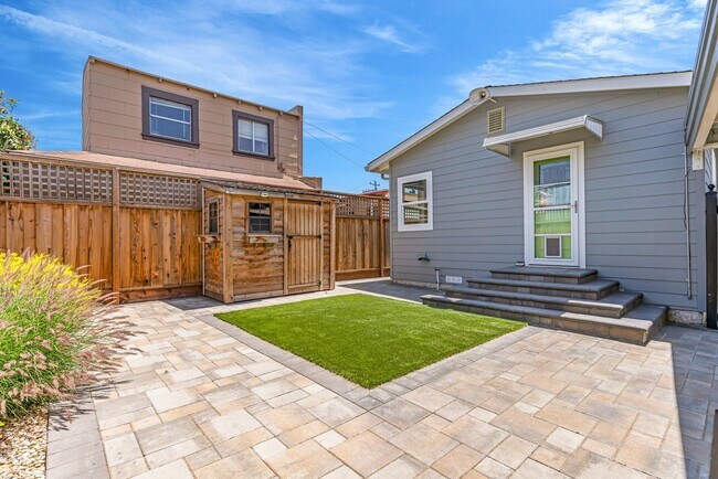 Building Photo - Charming Updated Oakland Home for Lease