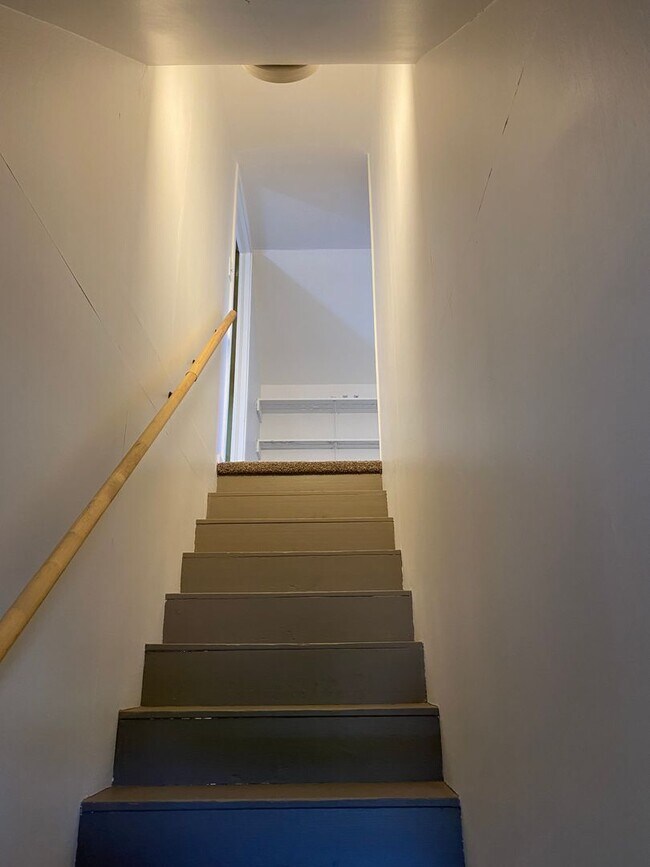 Building Photo - Remodeled Roseburg 4 bedroom home